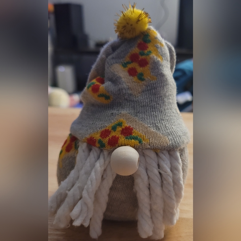 🍕 Handmade Pizza Gnome – Slice of Fun! 🍕✨